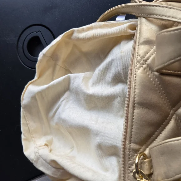 Objectives purse/ Crossbody. Cross patch with metal cross pattern on front. - Picture 10 of 12